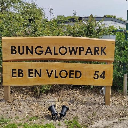 Het Dobbertje, Charmant Houten Huisje Sint Maartensvlotbrug Bagian luar foto