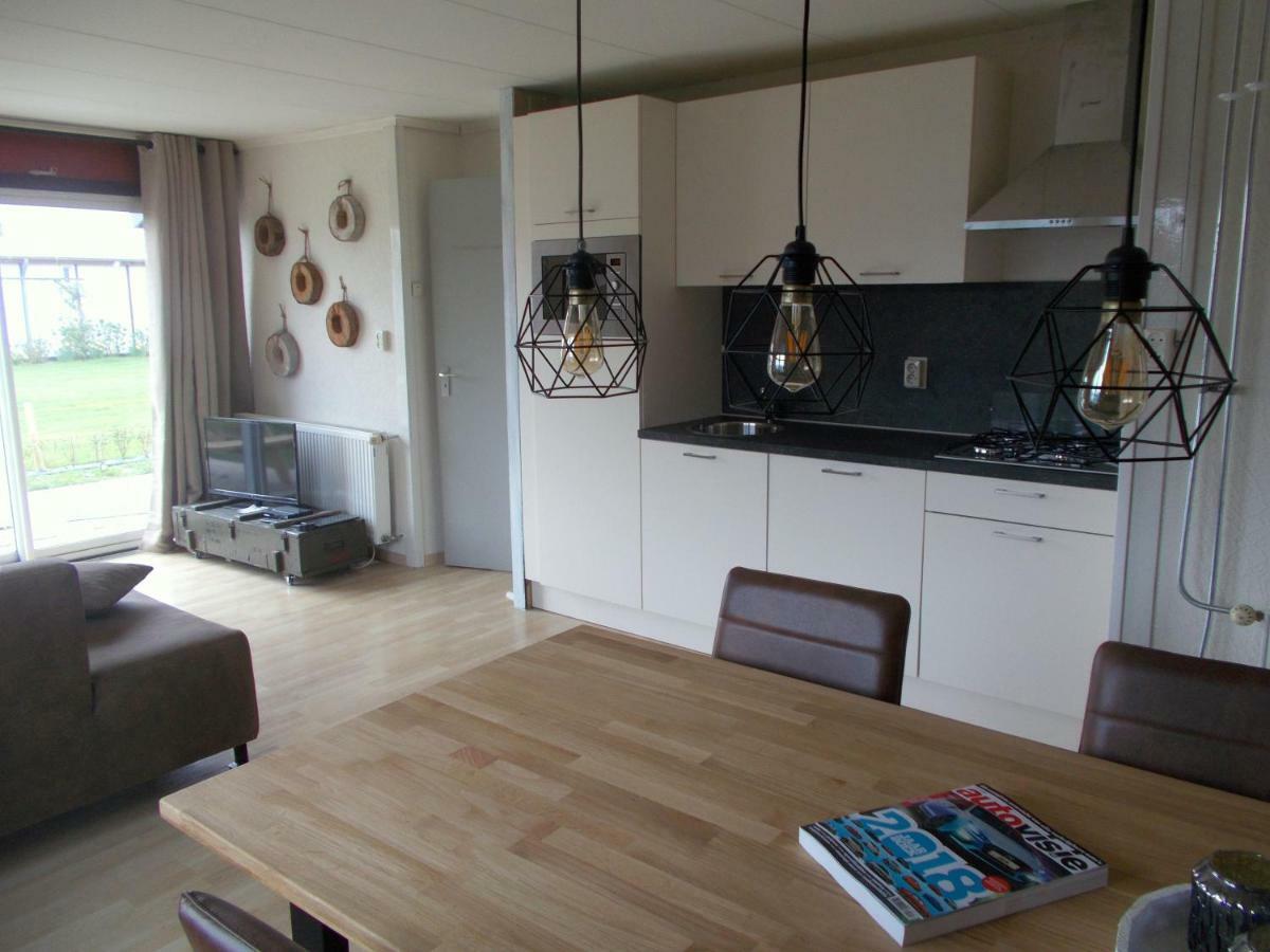 Het Dobbertje, Charmant Houten Huisje Sint Maartensvlotbrug Bagian luar foto